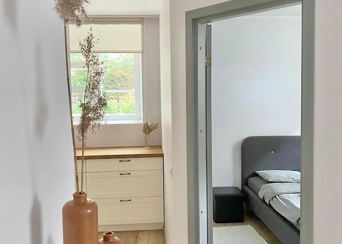 Charming One Bedroom In Apartment